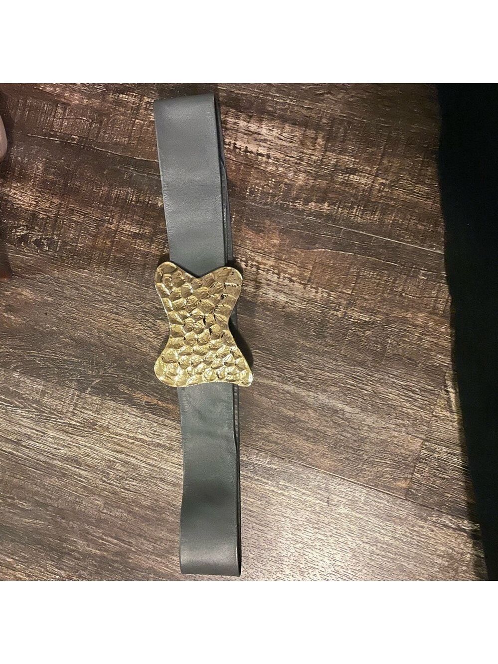 Fashionable Belt Gray leather belt and Gold emblem.
